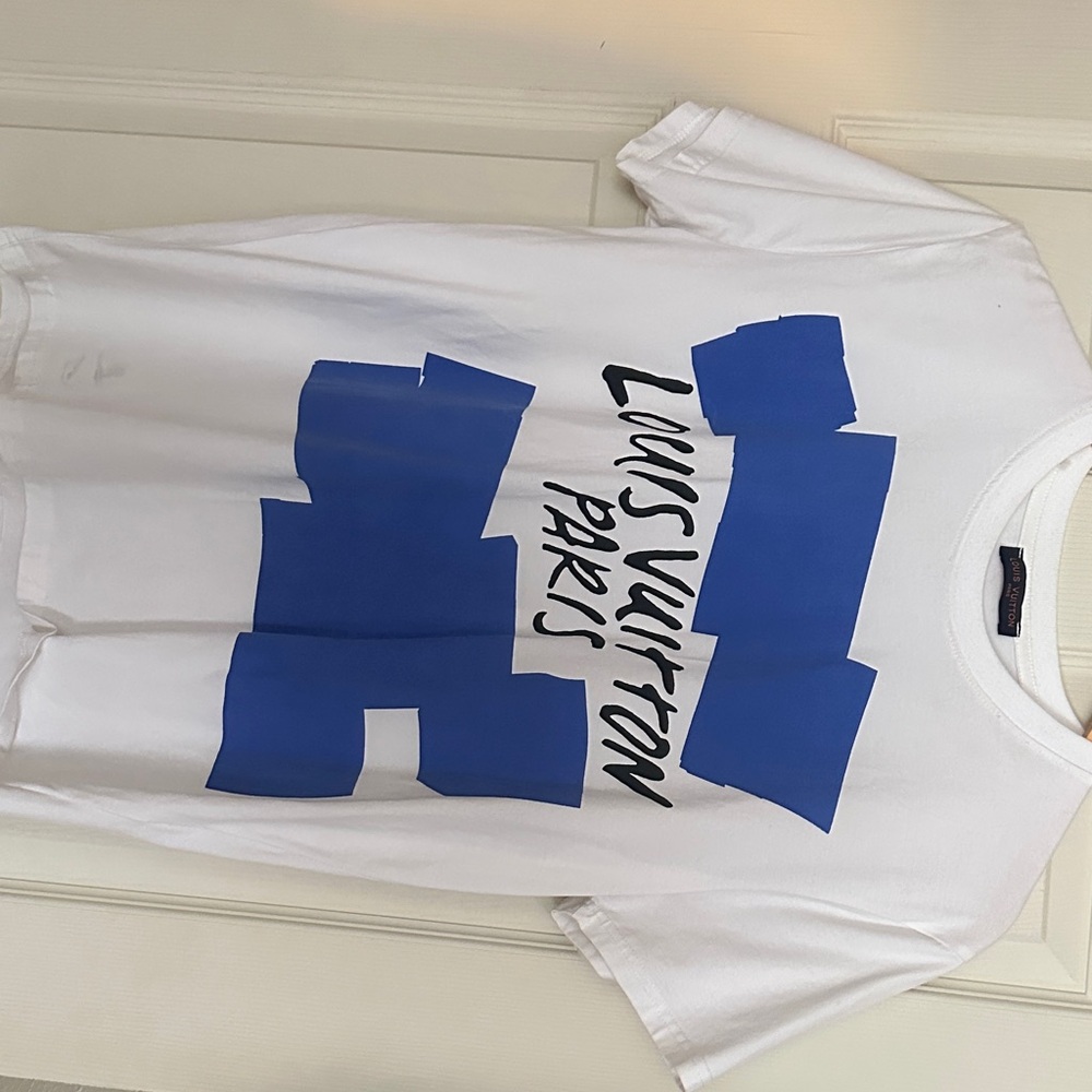 LV tee
